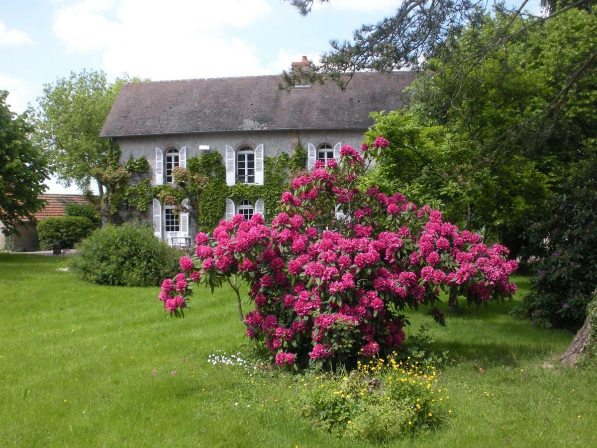 Le Domaine Du Mijarnier Bed and Breakfast Montbeugny Exteriör bild