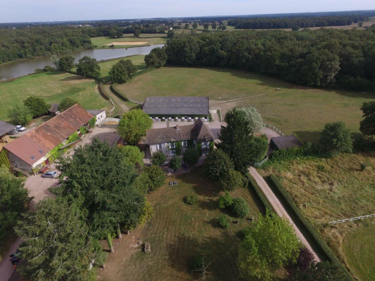 Le Domaine Du Mijarnier Bed and Breakfast Montbeugny Exteriör bild