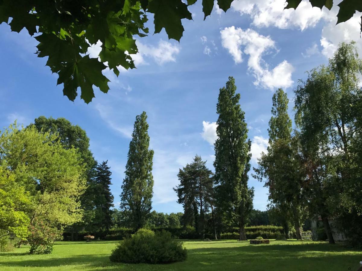 Le Domaine Du Mijarnier Bed and Breakfast Montbeugny Exteriör bild